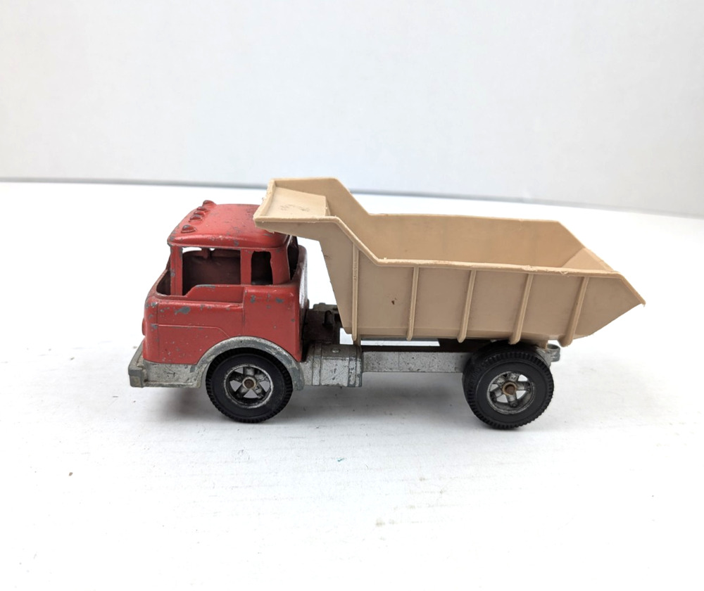 VINTAGE 1960's HUBLEY # 1490 Red Truck Ford Lever Dump Truck Toy